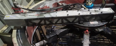 Lavorazione di eliche di navi in ​​loco con una macchina per flangiatura portatile